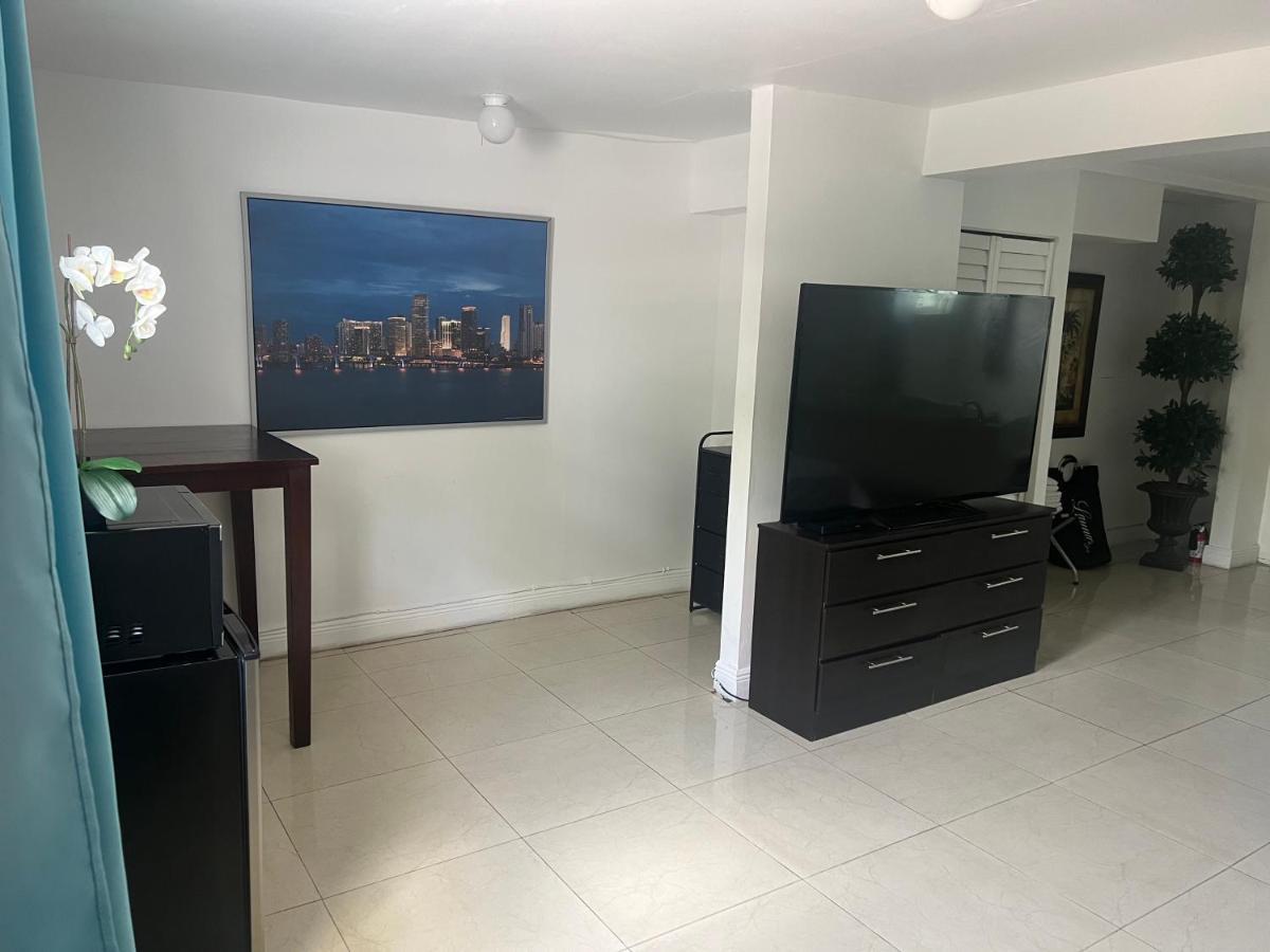 Miami Haven By Airport Villa Buitenkant foto