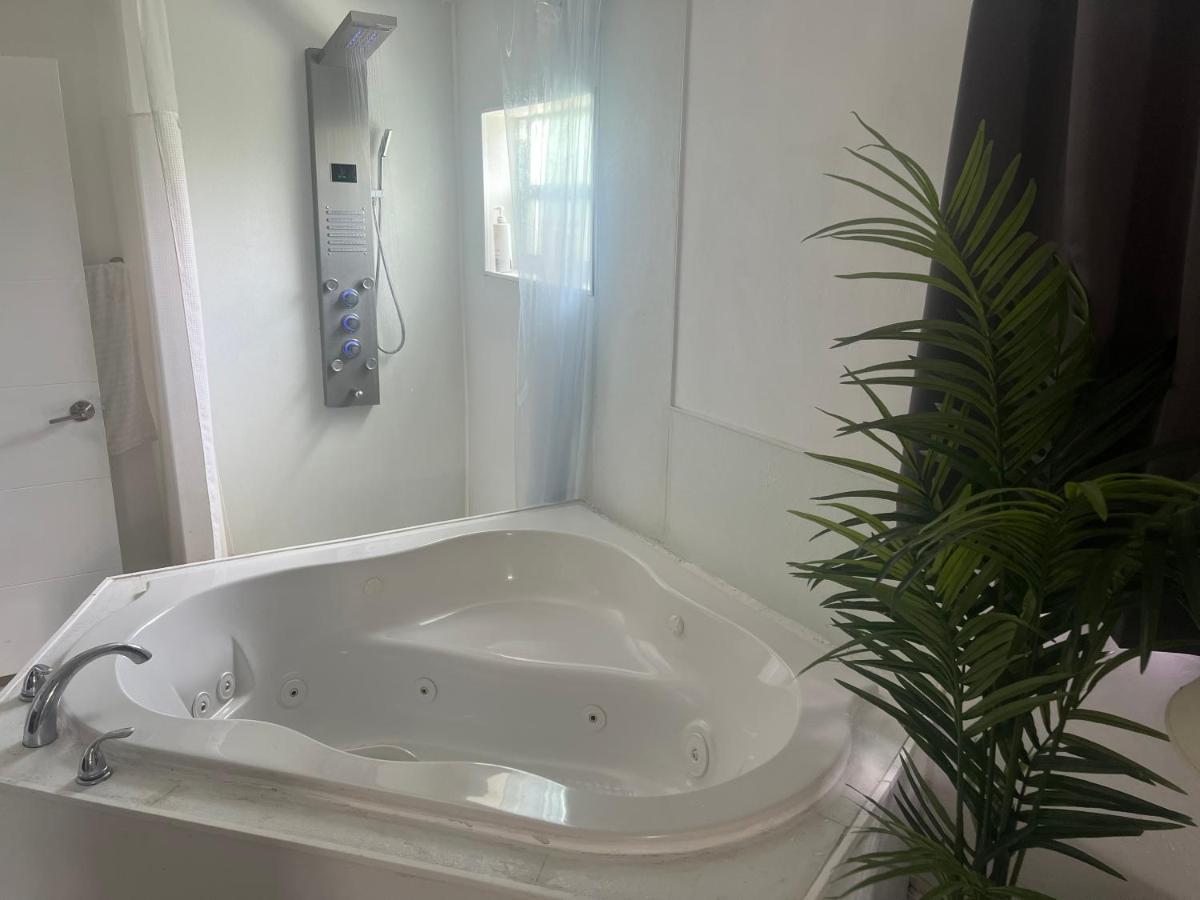 Miami Haven By Airport Villa Buitenkant foto